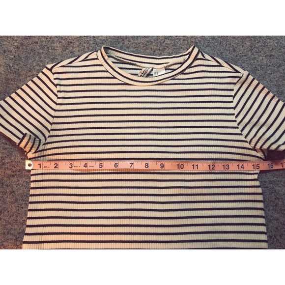 Divided Black and White Striped Crop Top - Picture 4 of 6